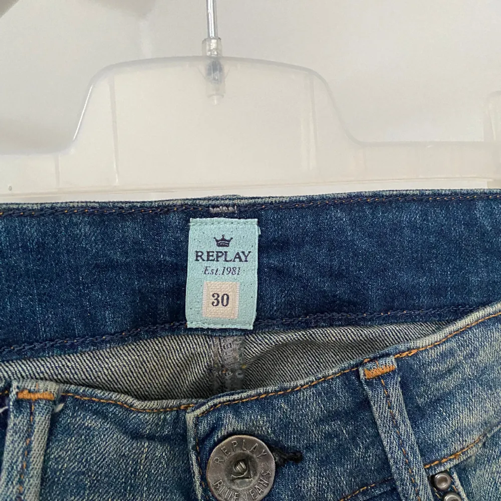 Fina jeans från replay. Använt några gånger. Säljer pga de blivit för små. . Jeans & Byxor.