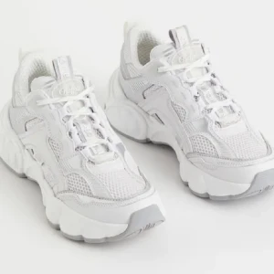 Vita Sneakers  - Helt nya, aldrig använda ute❤️