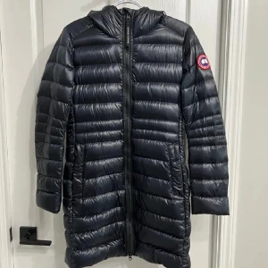 Canada Goose DAM Cypress Hooded Jacket - Storlek S, använd 1 gång. Nypris 11.000kr. KVITTO FINNS. 