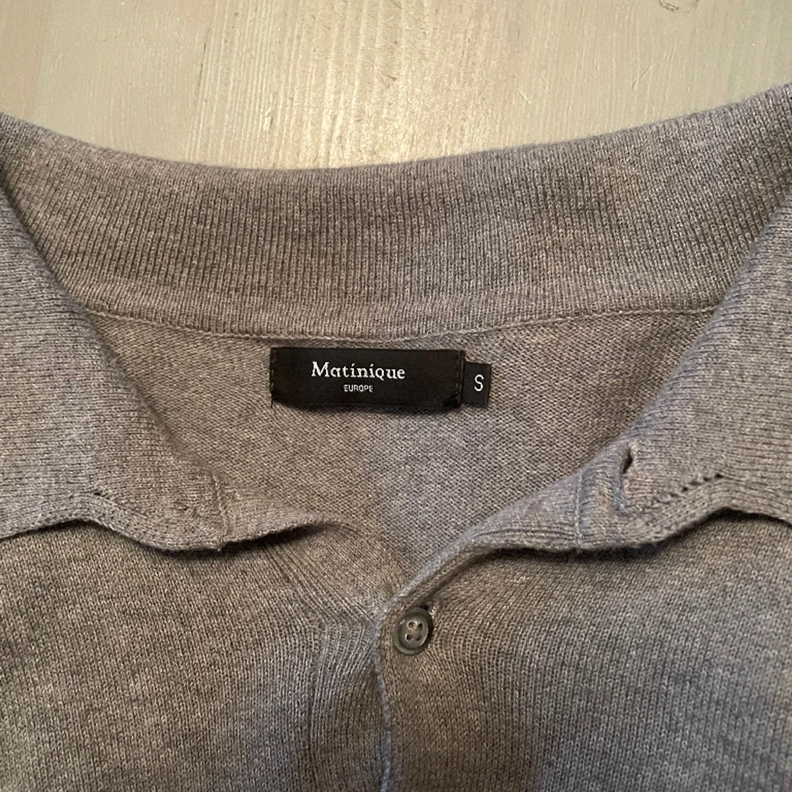 Matíníque grå stickad piké - 90