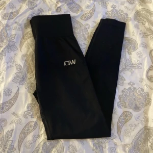 ICIW tights - Säljer mina ICIW tights då de inte kommer till användning längre och bara tar upp plats i garderoben🫶 