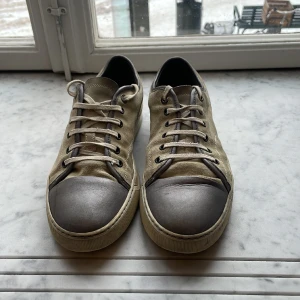 Lanvin  - Hej jag säljer nu mina lanvins i storlek 42/43, 7/10 skick bara lite smutsiga  Nypris 4300 | Mitt pris 1499