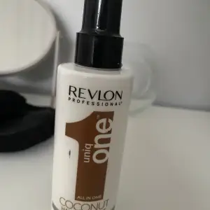 Hair treatment från Revlon som luktar kokosnöt💕 Använd få gånger💕 Nypris ca 130 kr💕