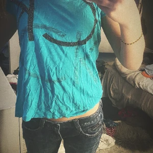 Calvin Klein tröja - Super snygg Calvin Klein tröja som är vintage😍 kommer tyvärr inte till användning❤️