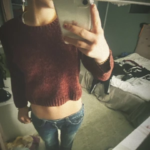 Super snygg mörkröd tjocktröja - Jätte snygg mörkröd tröja med skönt material😍