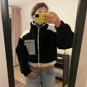 Teddy jacka  - Mönstrad kroppad Teddy jacka från Zara! 