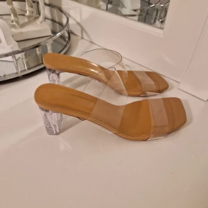 Damskor - Storlek 38 7 cm klak