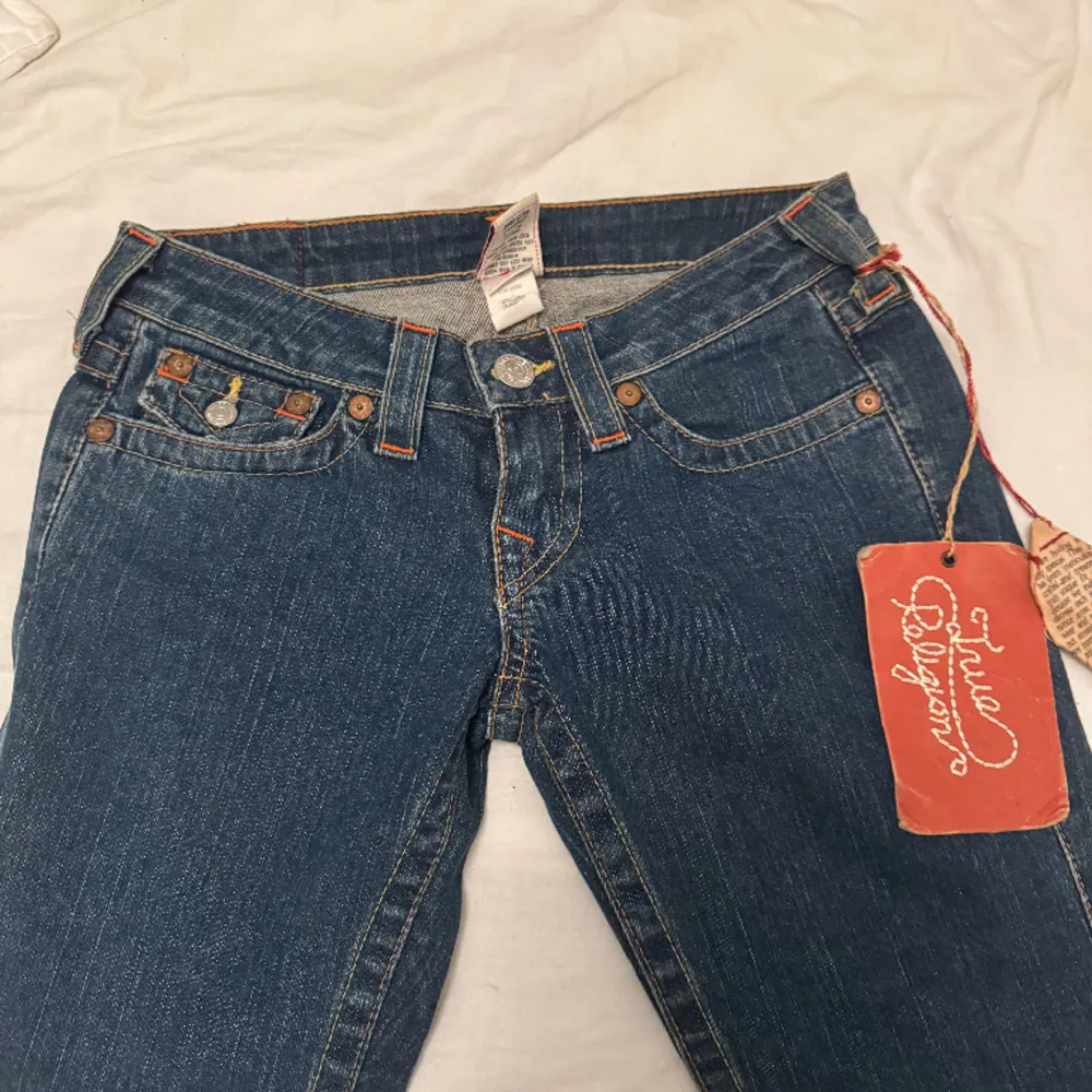 Jätte fina sällsynta True religon jeans . Köpta på portobello market i London. Säljer de pågrund av att de är för små!. Jeans & Byxor.