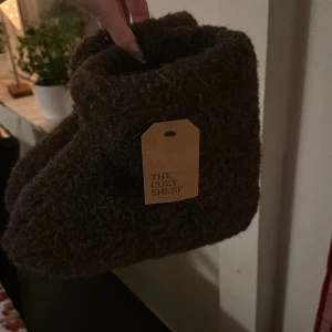 tofflor - säljer dessa varma ulltofflor som aldrig är använda💕 köpte för 350, säljer för 200