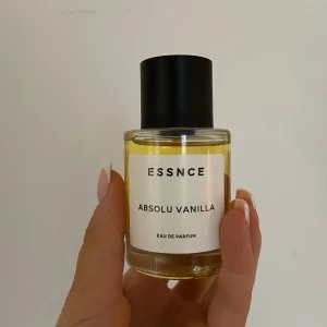 Essnce Absolu vanilla - Endast testad. Nypris 360. Inispirerad av Kayali VANILLA | 28 Säljer endast för priset som står