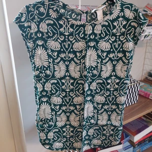 Söt topp från HM - Jättesöt topp använd fåtal gånger! 