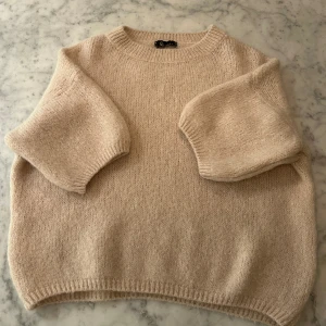 Stickad trekvarts blus - Super len, tjock och mysig. Original pris: 699kr