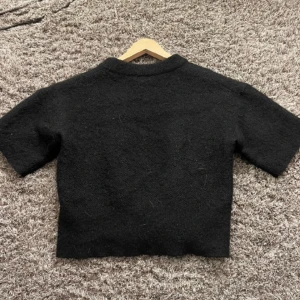 Stickad T-shirt  - Jätte fin 