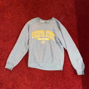 Collegetröja  - Witchita satate Shockers collegetröja, jättebra skick, möts helst upp!