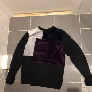 La vichy tröja - Hej! Nu säljer jag denna sprillans nya la vichy tröja för endast 199kr! Denna tröja är limiterad dvs att det finns bara ett visst antal, nypris ligger runt 1200kr (Är självklar öppen för bud!)