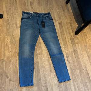 Neuw jeans iggy skinny i nyskick med lappar på!