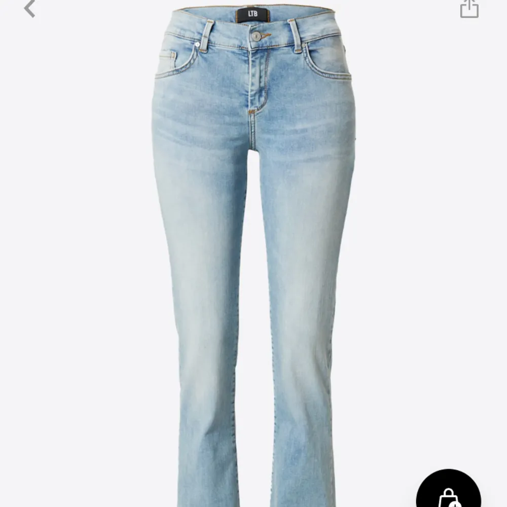 Säljer mina så fina ltb jeans eftersom jag vill köpa ett par andra jeans, ny pris: 915kr mitt pris: 750kr💓 . Jeans & Byxor.