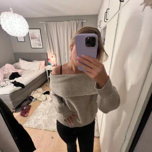 Stickad tröja - Jätte fin stickad tröja, knappt använd, den passar M lika bra