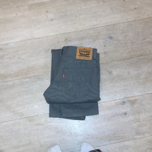  Mörk gråblå,Levis Jeans -  mycket bra skick 
