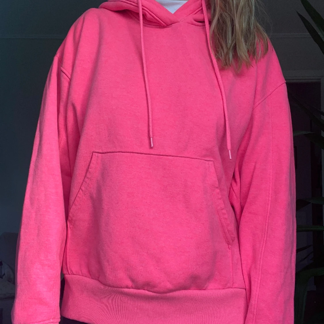 Weekday neonrosa hoodie