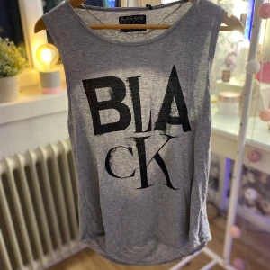 Rygglös tröja - En fin tröja som är rygg lös, har inte kommit till användning nångång 