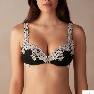 intimissimi bh - storlek 75C, inte så använd då jag inte passar i den. köpt för 619kr. 