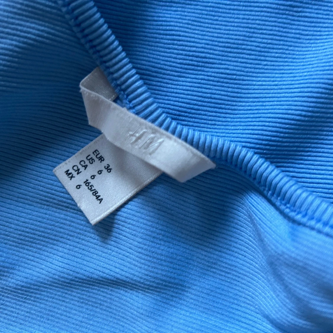 Blått linne med låg rygg - 91