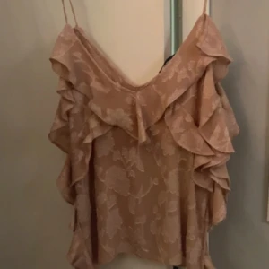 Zara topp - Jätte fin topp ifrån zara, bra skick. Storlek s