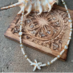 Pärlhalsband  - Handgjort pärlhalsband med sjöstjärna⭐️ Pärlas på beställning