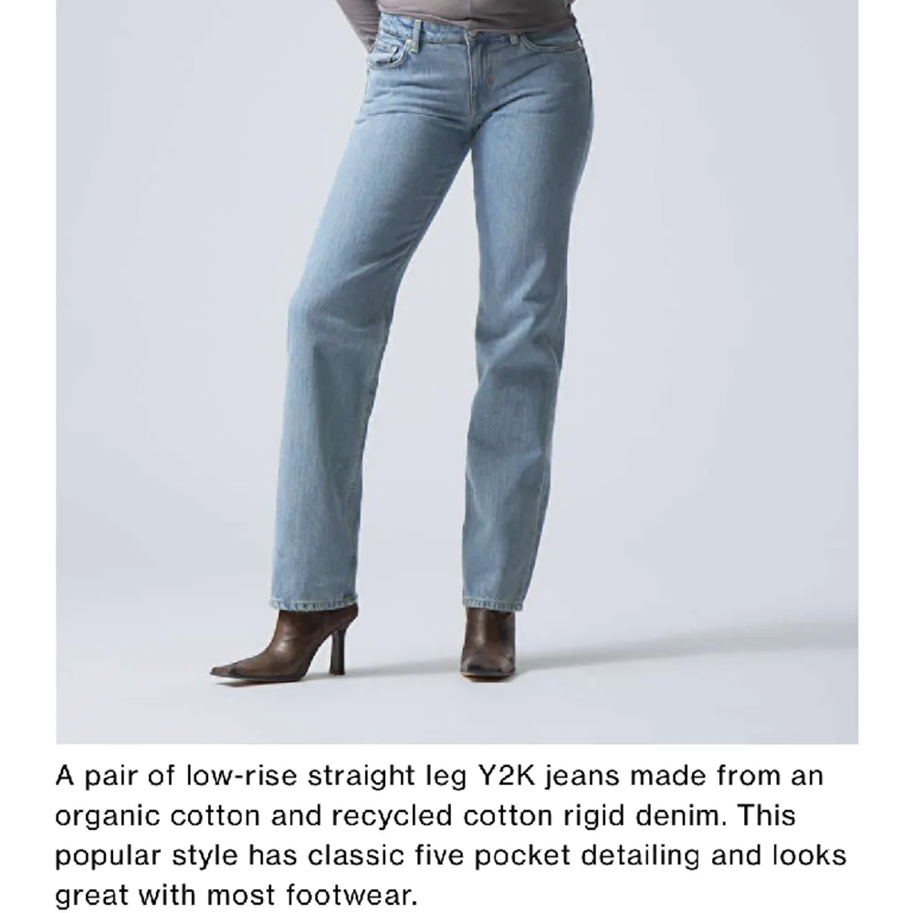 Jeans från weekday i modellen arrow low & färgen Novel Blue. Midja 28 och längd 32 :) . Jeans & Byxor.