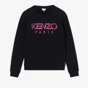 Jättefin Kenzo tröja som är svart med rosa text. Aldrig använt faktiskt då den var för liten när jag beställde💖