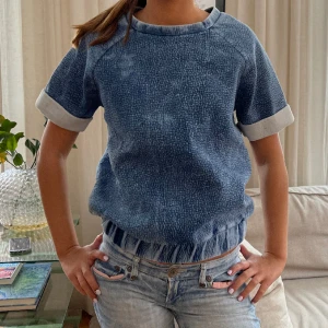 Coool tröja  - Säljer denna så snygga tröja🌸🌸🌸☺️