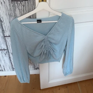 Tröja  - Säljer denna ljus blå tröja då jag inte använder den 
