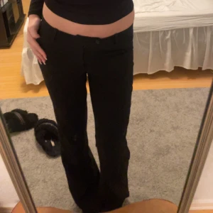 Lågmidjade kostymbyxor - Bra skick, säljer för dem kommer inte till användning längre