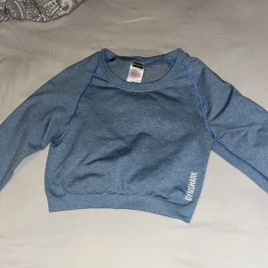 Gym Topp  - Änvänt 1 gång men den satt inte som jag ville.  Märke: Gymshark Size: S  Pris: 200 kr 