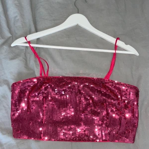 Paljetttopp - ASCOOL rosa paljettopp från Hm!! Har bara använt typ 2 ggr pga gillar inte rosa egentligen lolll 💓superfint skick!