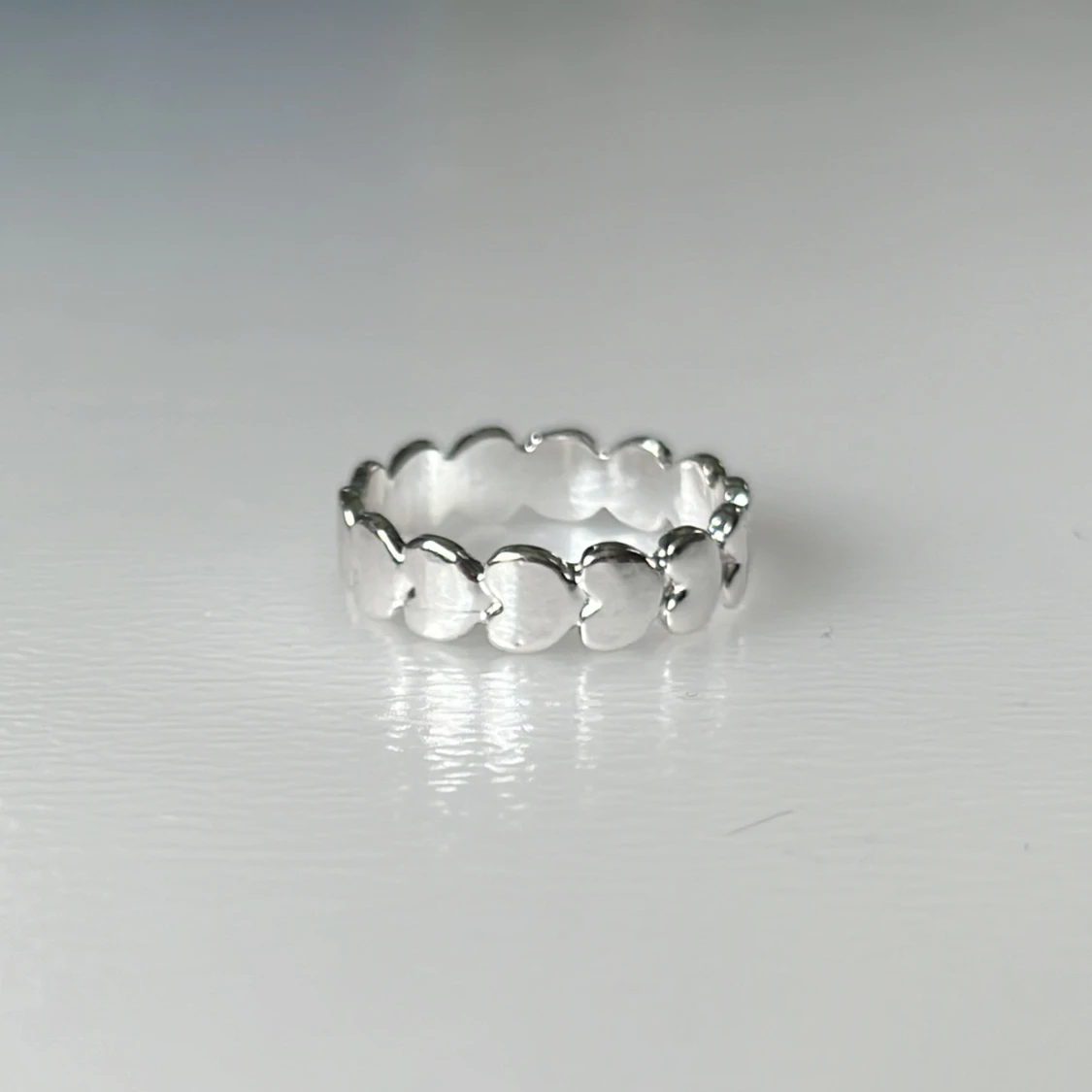 Silver ring med hjärtan - 91