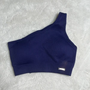 Sport bh - Marinblå sport bh i modellen ”GLAM” från www.astaniwear.com Oanvänd StrlS