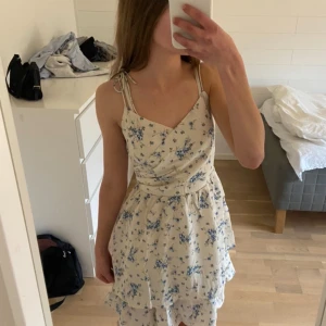 Super gullig sommar klänning  - Helt ny klänning från cider, säljer då jag inte är en klänning person🫶🏻