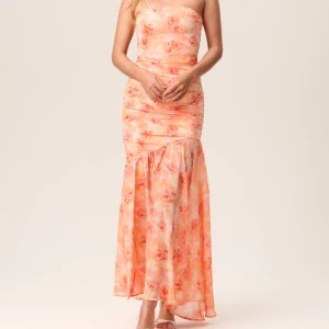 Klänning Adoore - Adoore klänning. Använd en gång. Helt slutsåld online. 