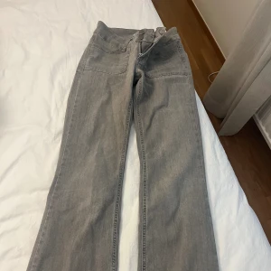 Nelly jeans  - Lågmidjade jeans från Nelly. Använda två gånger, jättebra skick! Köpta för 699kr