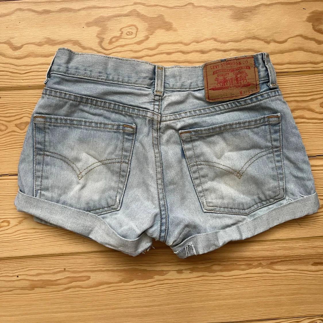 Lågmidjade Levis shorts - 90