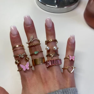 Guld ringar - Säljer dessa då jag inte använder dem💕 ifall det är någon av ringarna / några som ni vill välja bort eller köpa enskilt går det också bra, bara ni skriver i förhand💕 