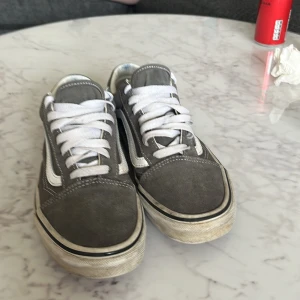 Gråa vans  - Storlek 37 skick 7/10 
