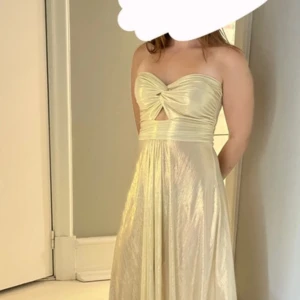 Balklänning  - Så fin balklänning! Tyvärr för stor för mig💗 storlek är S-M