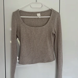 H&m långärmad tröja  - Långärmad tröja från h&m mycket fint skick💕💕