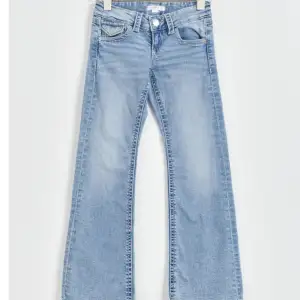 Säljer dessa nästan helt nya Gina Jeans i topp skick! Inga defekter! Midjemåttet är justerbart! Använt 2-4 ggr! 💞 Slriv för fler frågor! 
