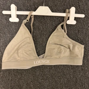 Bh - En fin och skön bh topp från lounge, används inte därför jag säljer😊