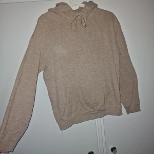 Hoodie - Super fin, använd men inga defekter. Passar mej med s