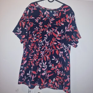 Blus - Super fin blus, aldrig använd. Inköpt ganska dyrt, pris kan diskuteras!